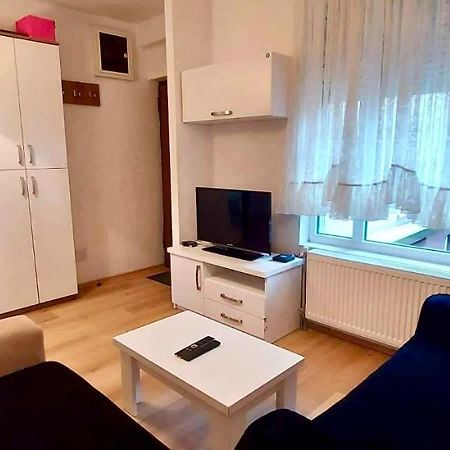 Bright & Lovely Apartment In The City Center Priștina Exterior foto