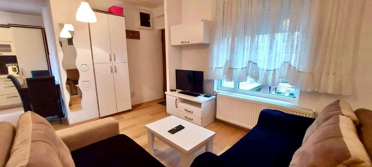 Bright & Lovely Apartment In The City Center Priștina Exterior foto