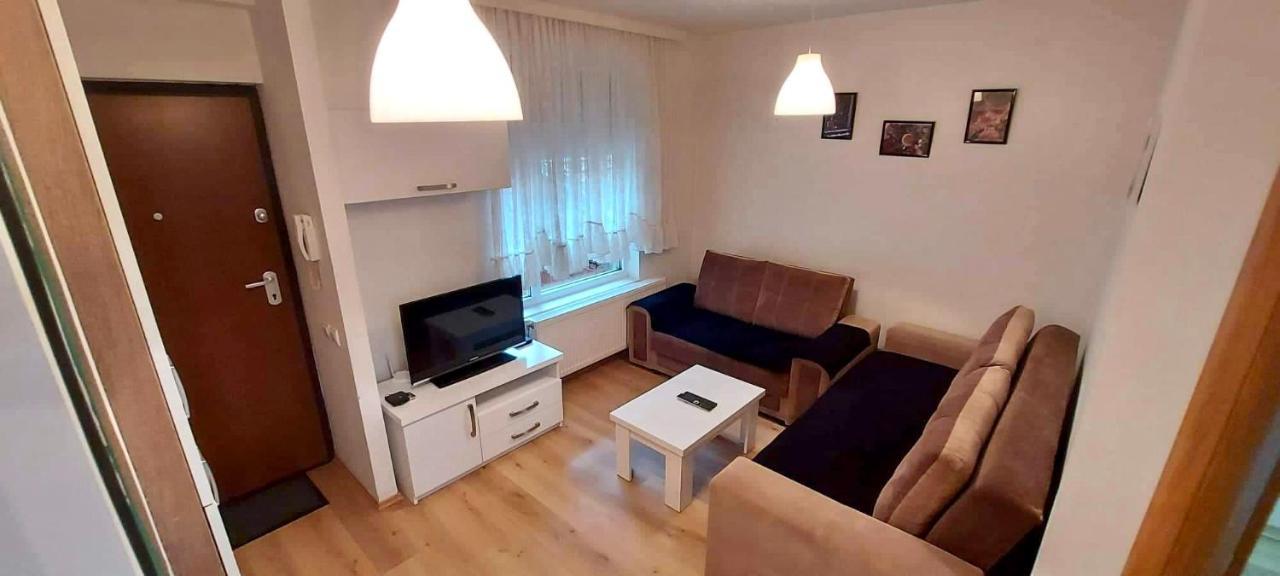 Bright & Lovely Apartment In The City Center Priștina Exterior foto