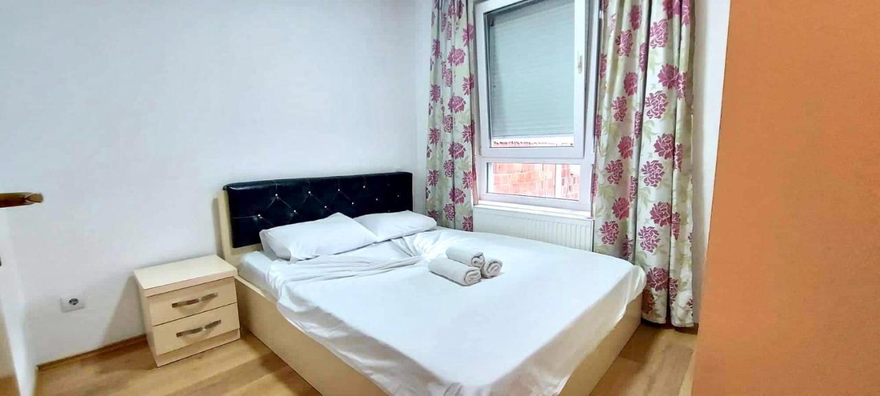 Bright & Lovely Apartment In The City Center Priștina Exterior foto