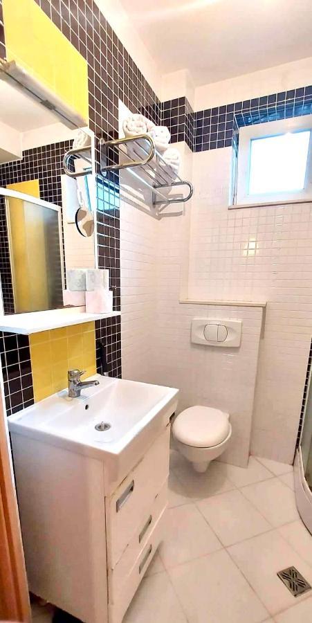 Bright & Lovely Apartment In The City Center Priștina Exterior foto