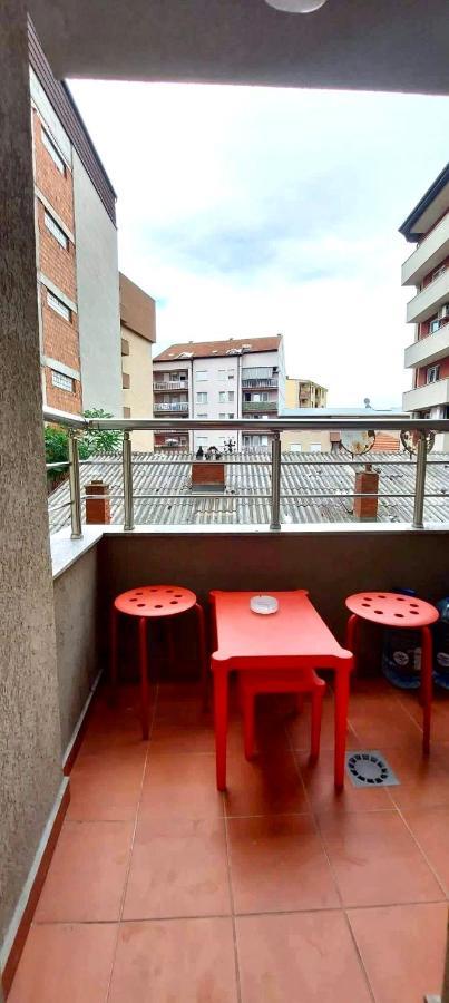 Bright & Lovely Apartment In The City Center Priștina Exterior foto